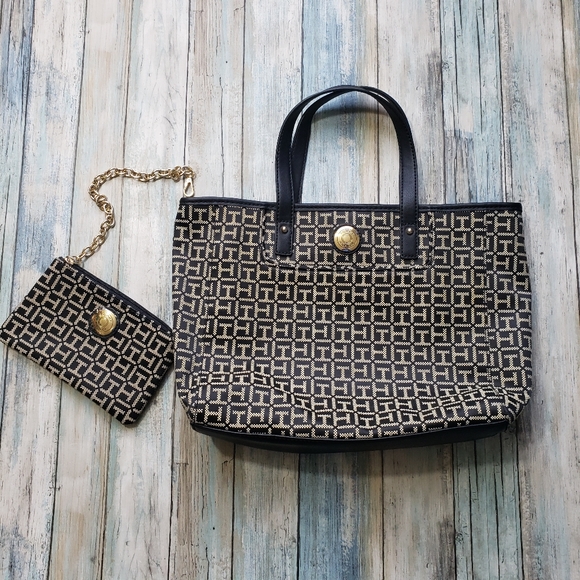 Tommy Hilfiger Handbags - Tommy Hilfiger Purse!